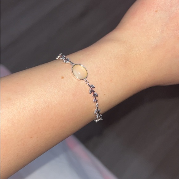 Simple and dainty bracelet and ring set - Picture 4 of 6